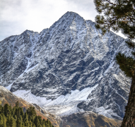 白雪皚皚的山頂 23 列表